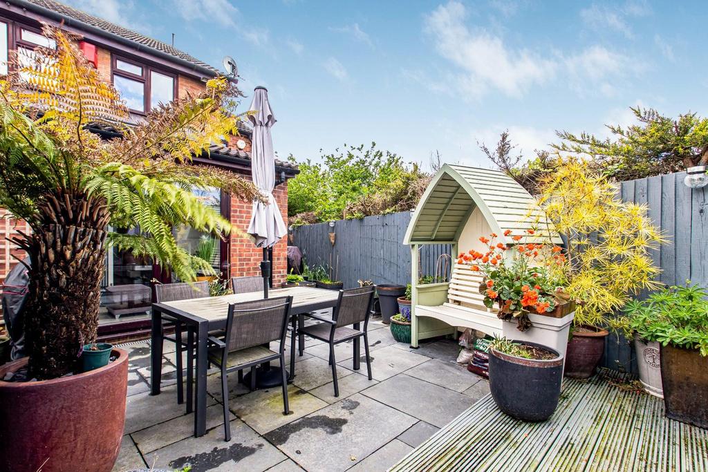 Iron Mill Lane, Crayford, DA1 3 bed semidetached house for sale £475,000