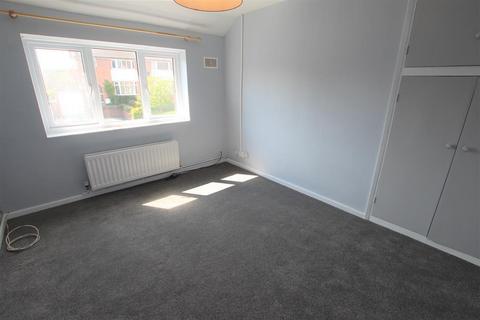 2 bedroom flat to rent, Larkfield Road, Redditch, B98 7PL