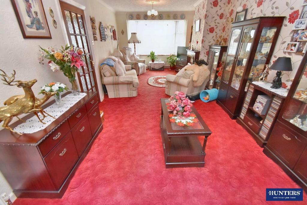 Lounge-dining room
