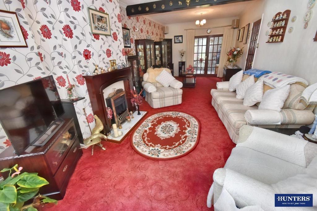 Lounge-dining room