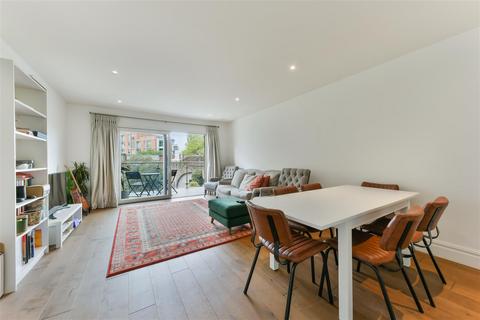 2 bedroom apartment to rent, Oakhill Road, London