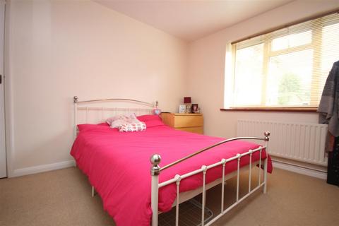 2 bedroom flat to rent, Clandon Road, Guildford