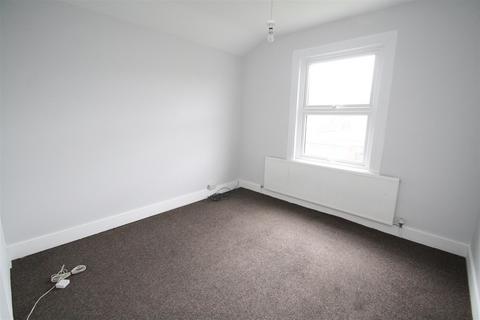 2 bedroom property to rent, Claremont Road, Westcliff-On-Sea