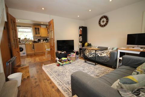 3 bedroom house to rent, Guildford Park Avenue, Guildford