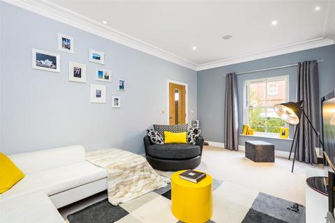 4 bedroom semi-detached house for sale, Queensbury Gardens, Ascot