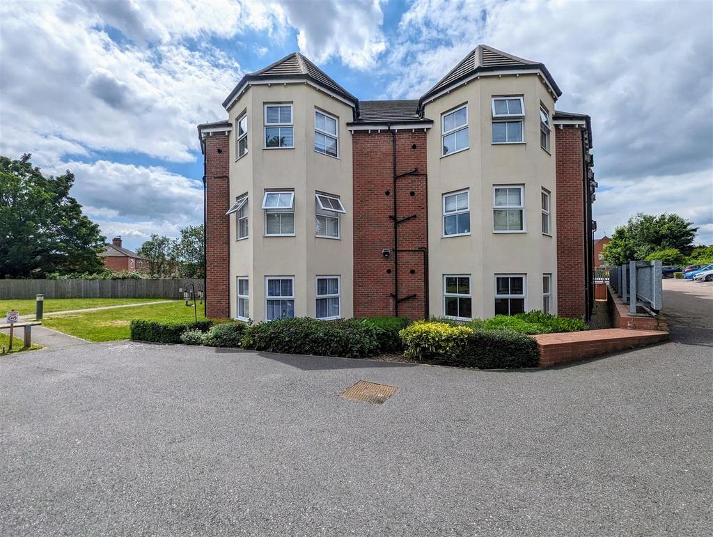 The Crossings, Newark 2 bed apartment for sale - £115,000