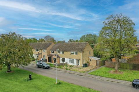 15 The Lawn, Whittlesford, Cambridge, CB22 4NG