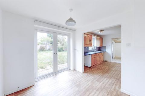 15 The Lawn, Whittlesford, Cambridge, CB22 4NG