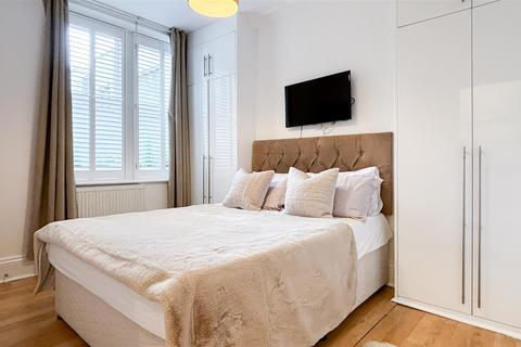 1 bedroom apartment to rent, Garrick House, Mayfair, W1J