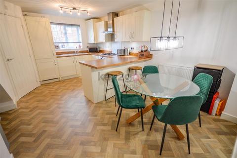 3 bedroom semi-detached house for sale, Trapper Way, Halfway, Sheffield