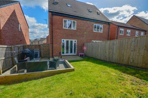 3 bedroom semi-detached house for sale, Trapper Way, Halfway, Sheffield, S20
