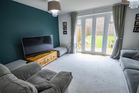 3 bedroom semi-detached house for sale, Trapper Way, Halfway, Sheffield, S20