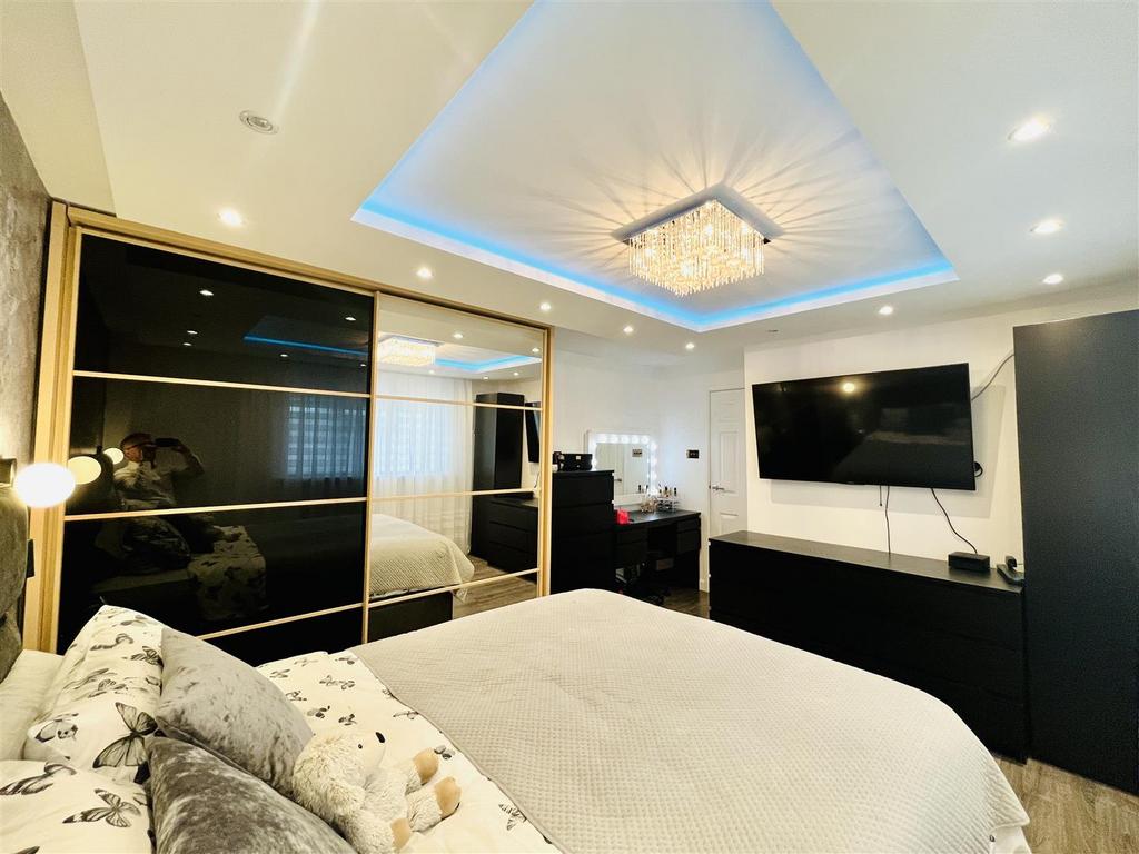 Bedroom 1 Aspect 2