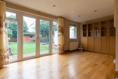 3 bedroom semi-detached house to rent, Repton Road, Earley, Reading
