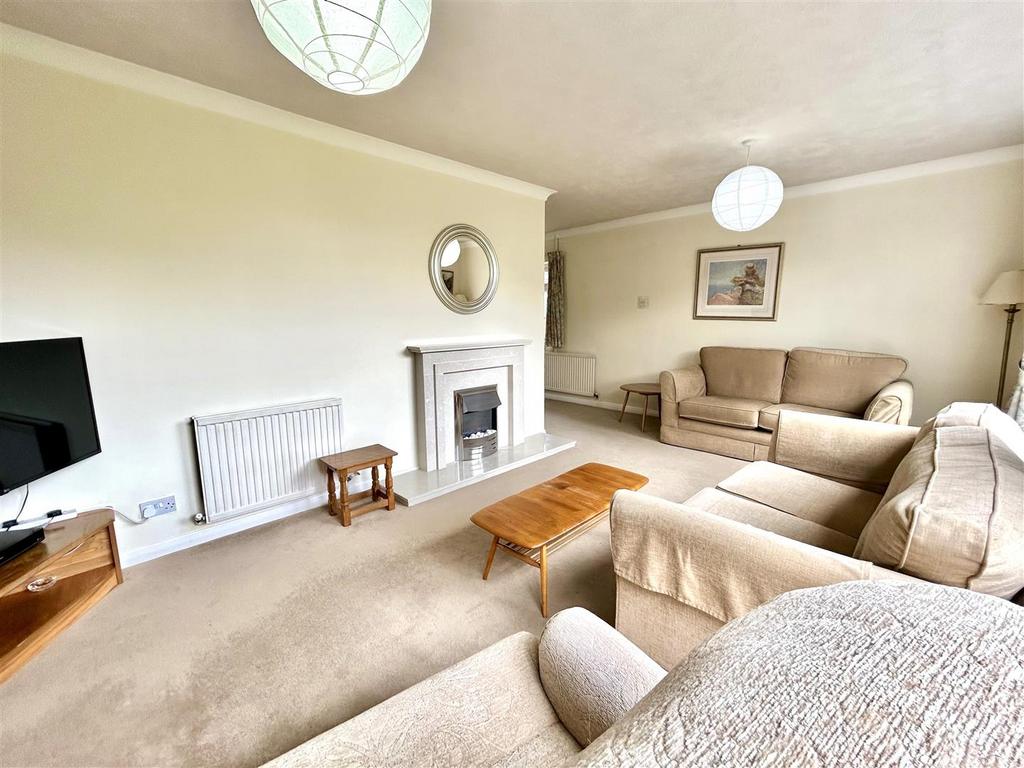 Cotswold Drive, Garforth, Leeds 5 bed detached house for sale £420,000