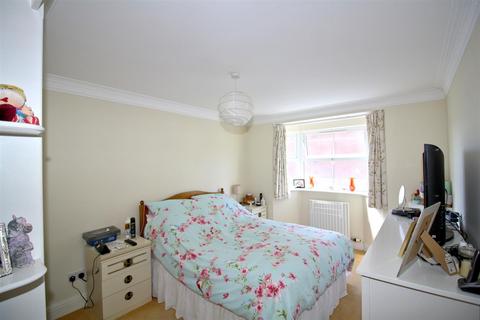 2 bedroom flat for sale, Kings Well Court, The Causeway, Seaford