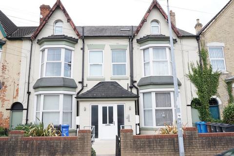 2 bedroom flat to rent, Flat 1, 27-29 Westcott Street, Hull, HU8 8LR