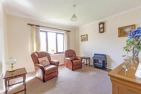 3 bedroom detached house for sale, Sherwood Road, Tideswell, Buxton