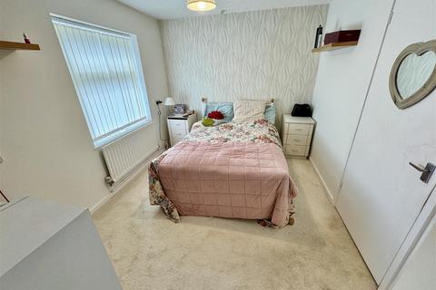 1 bedroom maisonette for sale, Wolston Close, Luton