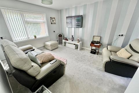 1 bedroom maisonette for sale, Wolston Close, Luton