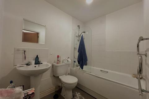 2 bedroom flat to rent, Sydney Court, Stretford Manchester M32