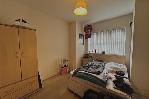 2 bedroom flat to rent, Sydney Court, Stretford Manchester M32