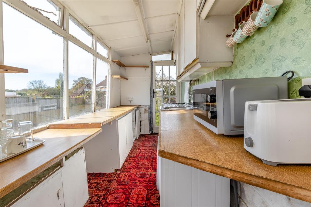 8593028-interior13.jpg