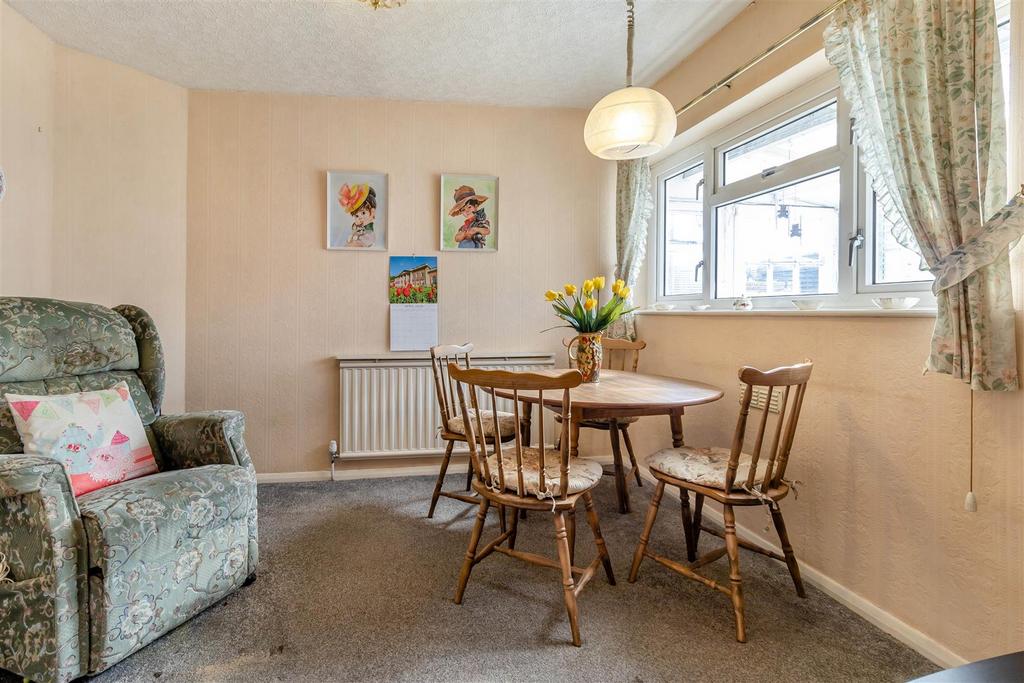 8593028-interior01.jpg