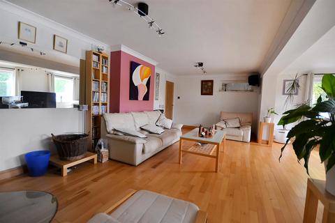 6 Cottams Close, Southwell, NG25 0TY