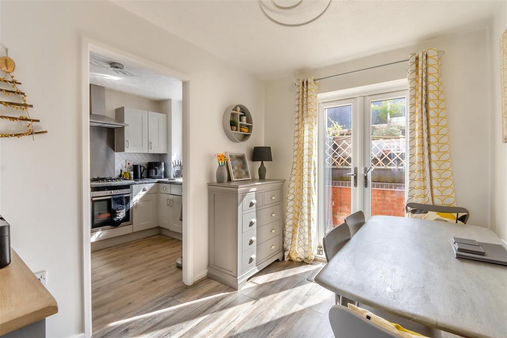 8591696-interior12.jpg
