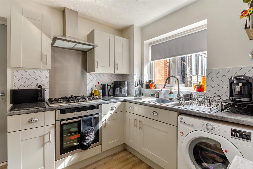 8591696-interior15.jpg
