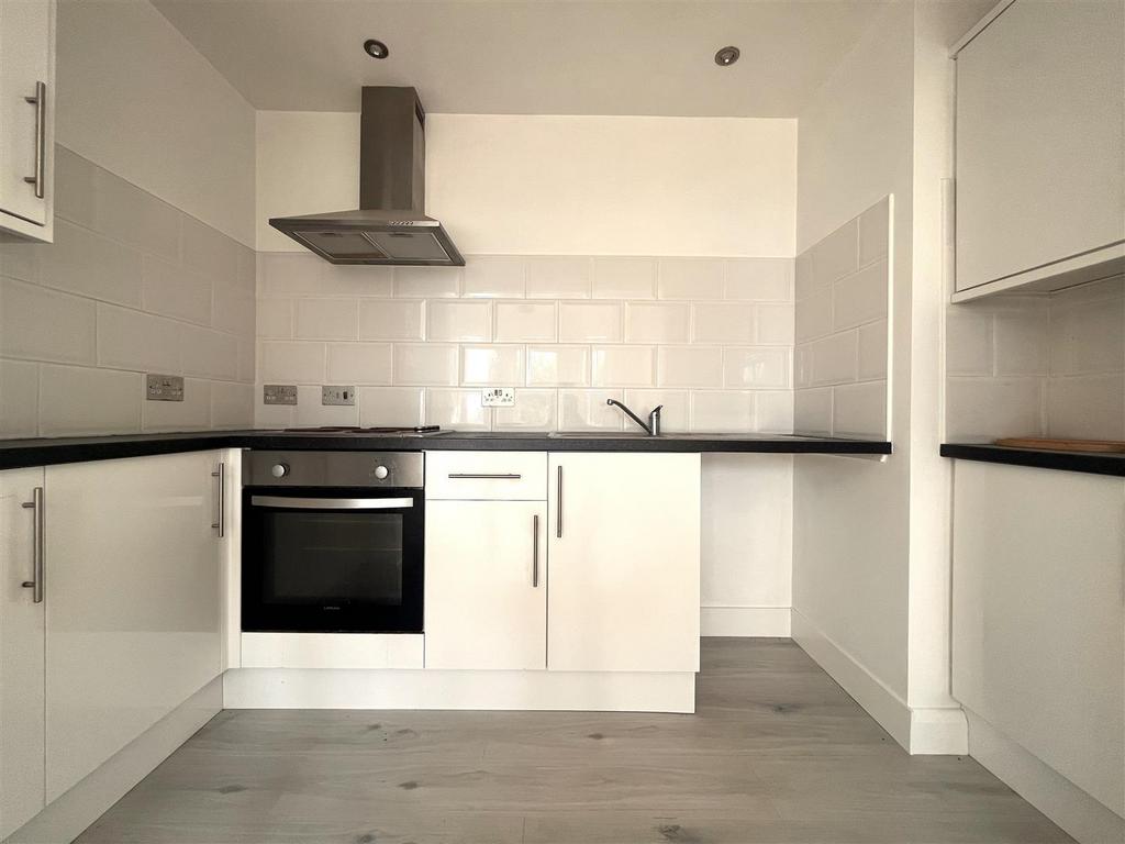 Amherst Road, BexhillOnSea TN40 1 bed ground floor flat for sale £
