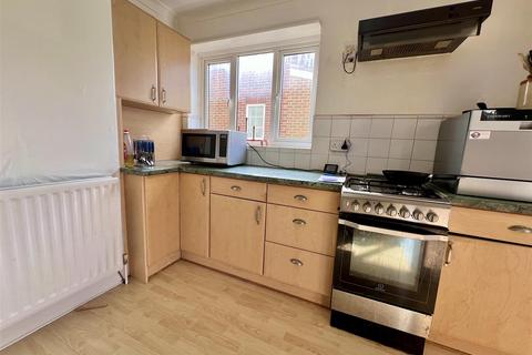 4 bedroom semi-detached house for sale, Hillcrest Avenue, Bexhill-On-Sea TN39