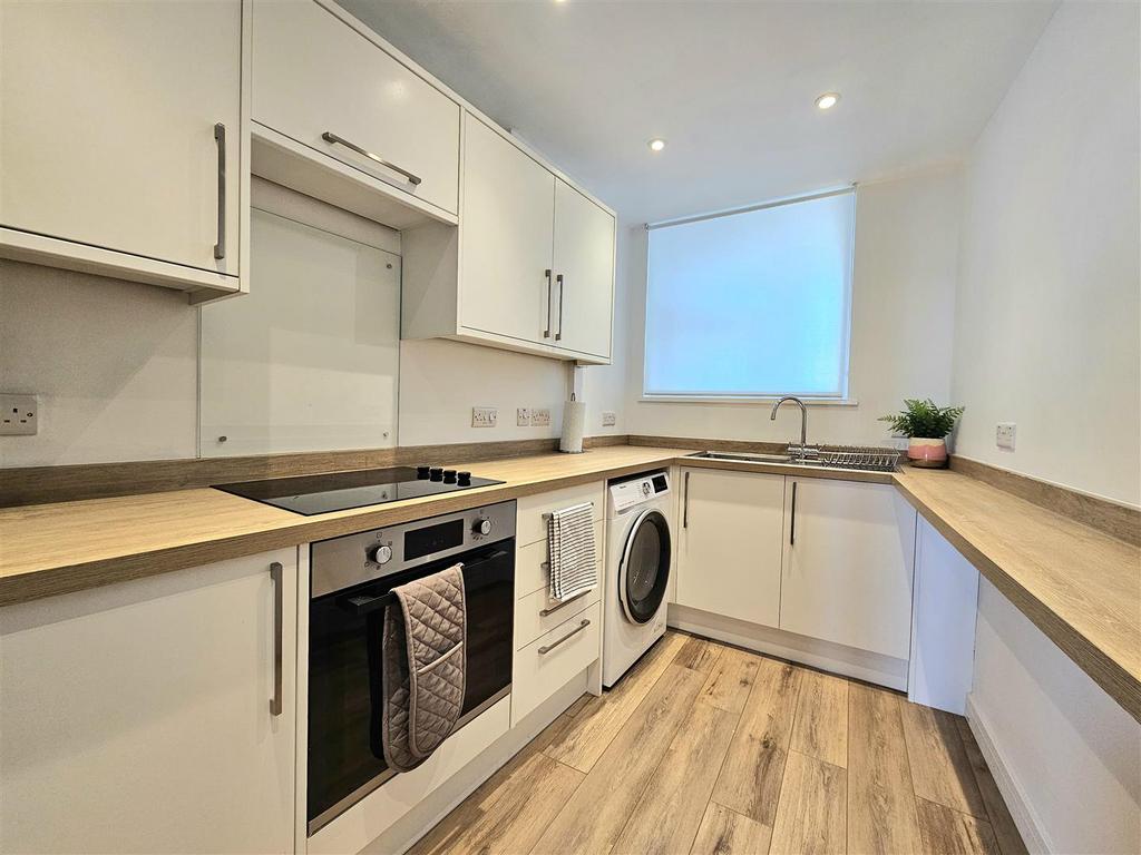 Royal Parade, Eastbourne BN22 2 bed property for sale £220,000