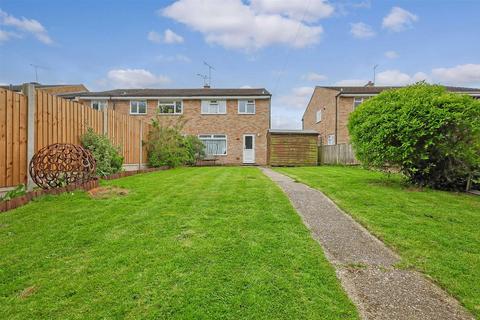 3 bedroom semi-detached house for sale, Linnet Drive, Chelmsford