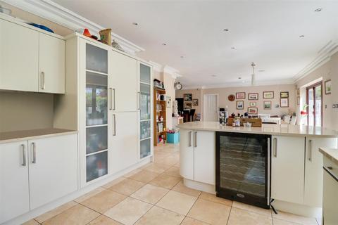6 bedroom detached house for sale, Chesterfield Drive, Hinchley Wood