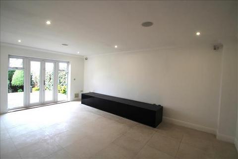 6 bedroom detached house to rent, Bramley Close, Mill Hill, NW7