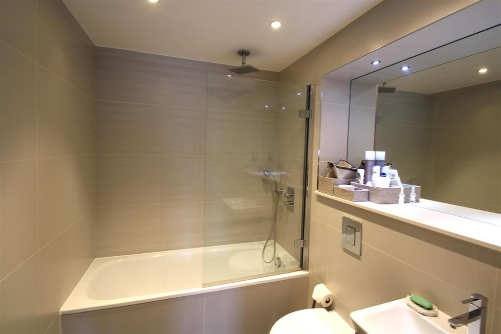 Bathroom.JPG