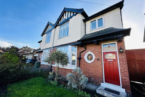 3 bedroom semi-detached house for sale, Smawthorne Lane, Castleford