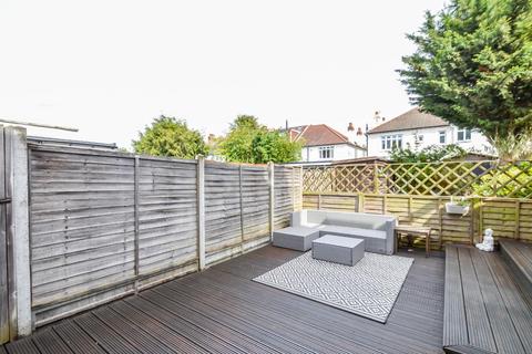 2 bedroom flat for sale, Oakleigh Park Drive, Leigh-On-Sea SS9