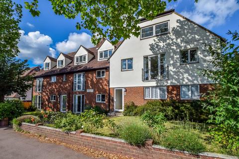 2 bedroom flat for sale, Hadleigh Road, Leigh-On-Sea SS9