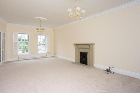 5 bedroom house to rent, Royal Chase, Dringhouses, York