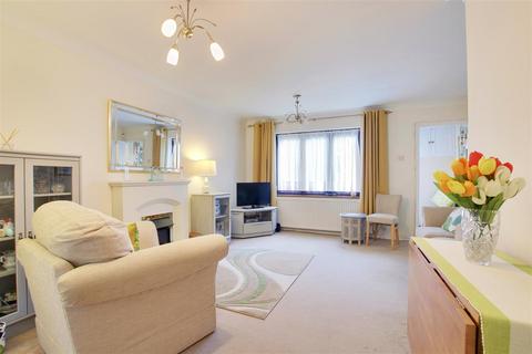 2 bedroom end of terrace house for sale, Beecholm Mews, Cheshunt