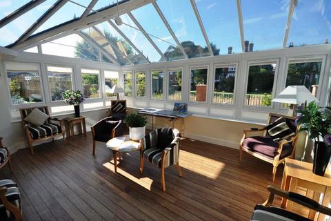 1 bedroom retirement property for sale, Jevington Gardens, Lower Meads, Eastbourne
