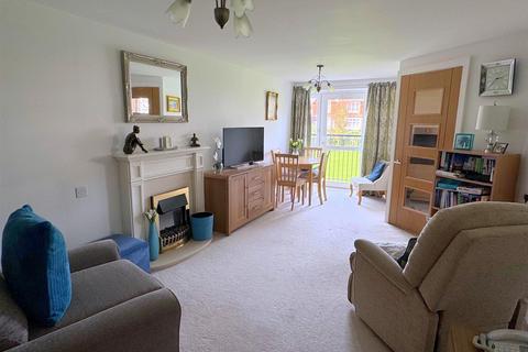 1 bedroom retirement property for sale, Jevington Gardens, Lower Meads, Eastbourne