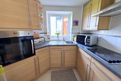 1 bedroom retirement property for sale, Jevington Gardens, Lower Meads, Eastbourne