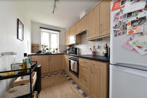 2 bedroom flat to rent, Epsom Close, Stevenage