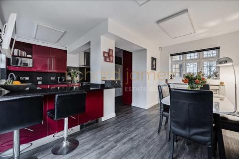 163 Chanctonbury Way, London, N12 7AE
