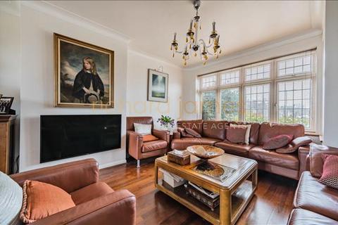 163 Chanctonbury Way, London, N12 7AE