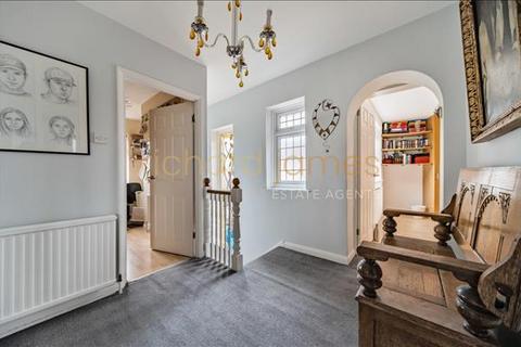 163 Chanctonbury Way, London, N12 7AE